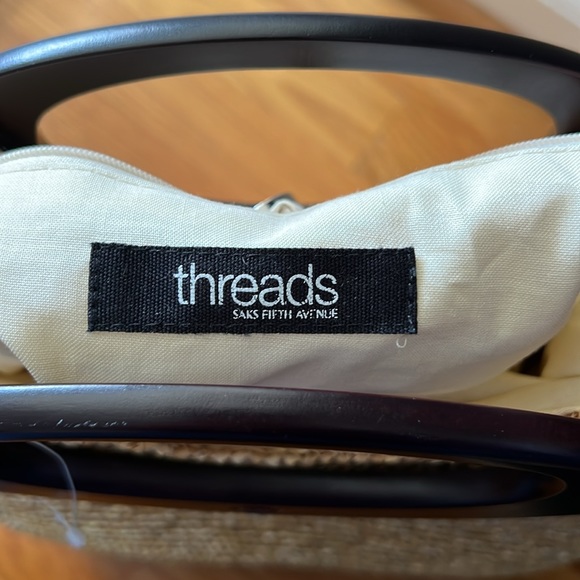 👜 Saks Fifth Avenue Bag with Wooden Handles 👜 - Picture 4 of 7